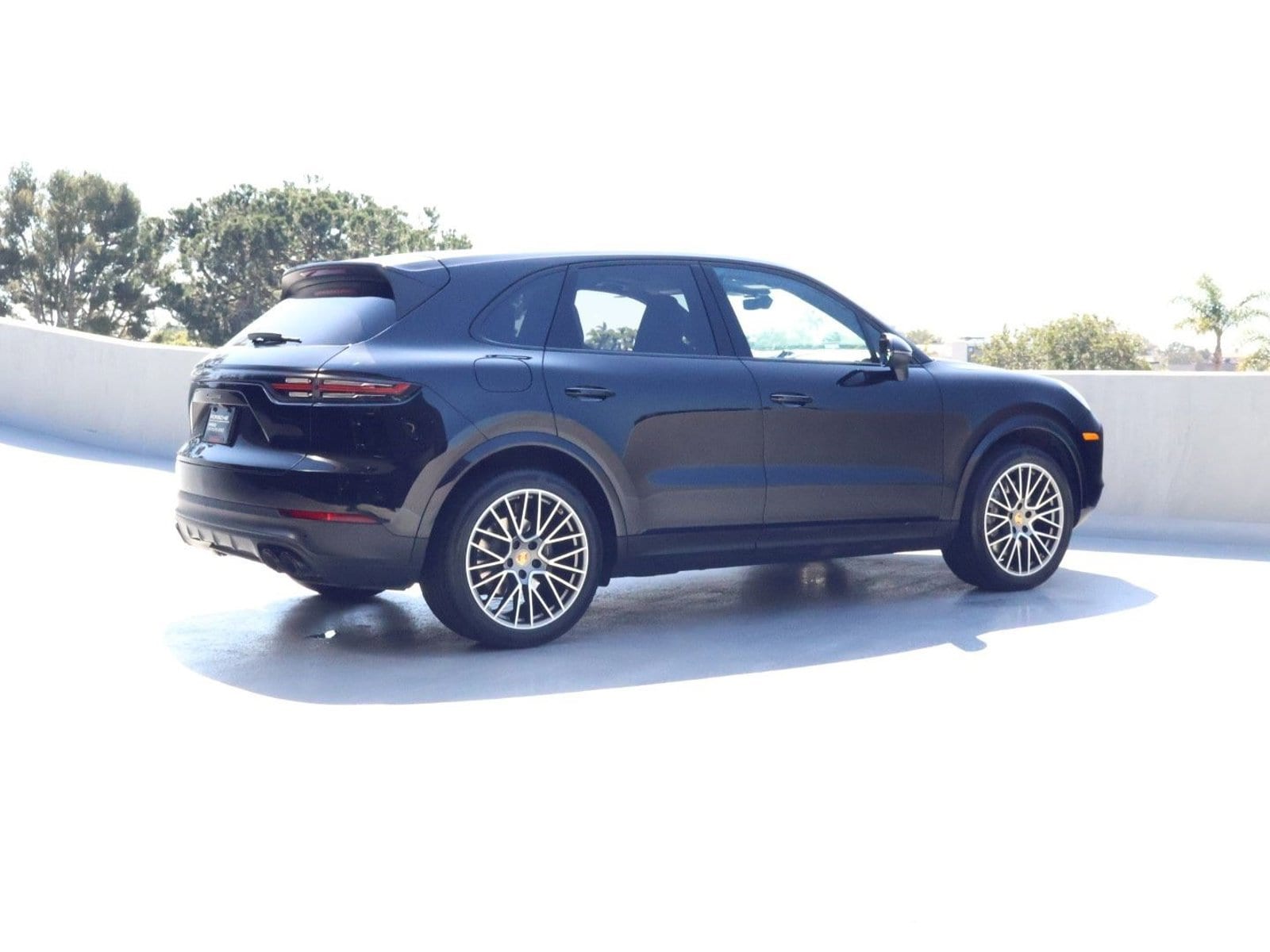 2022 Porsche Cayenne Platinum Edition photo 3