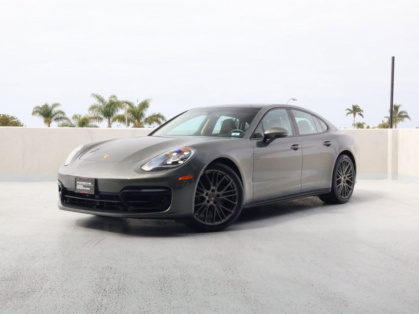 2023 Porsche Panamera 4 Platinum Edition's photo