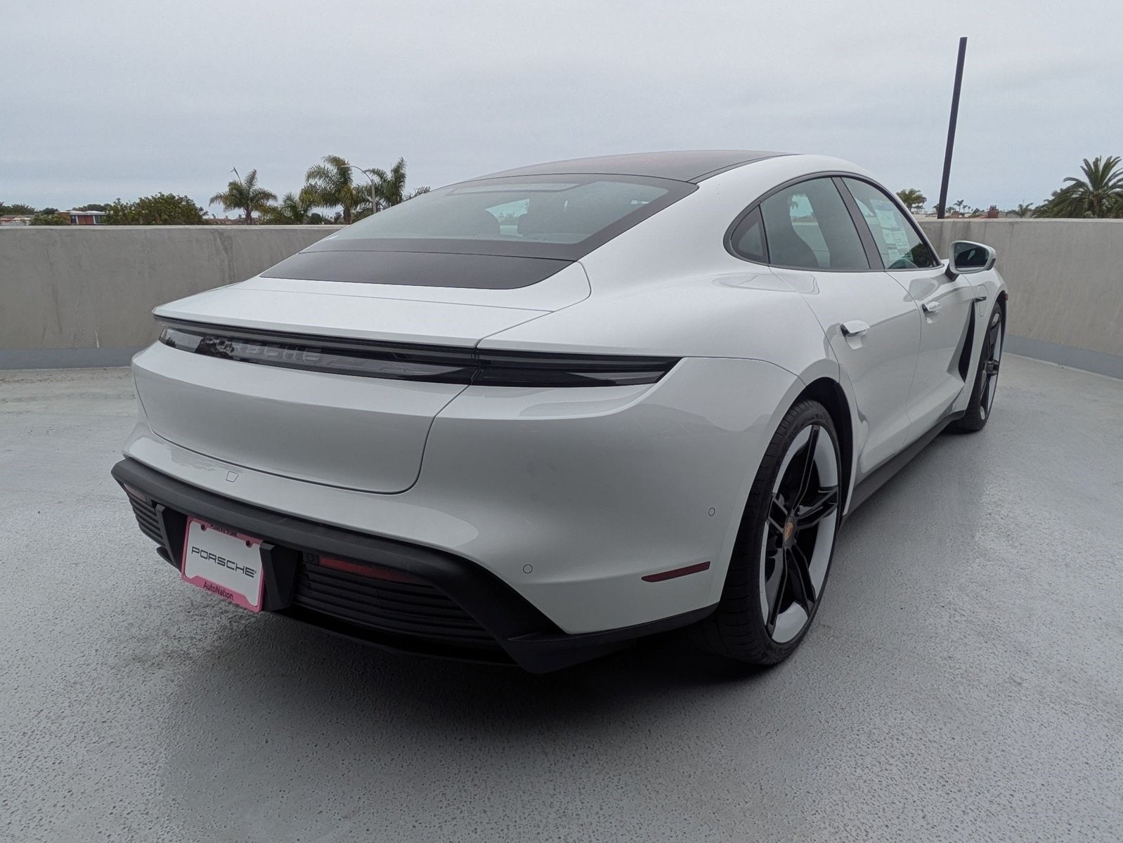 2025 Porsche Taycan Base - Photo 9