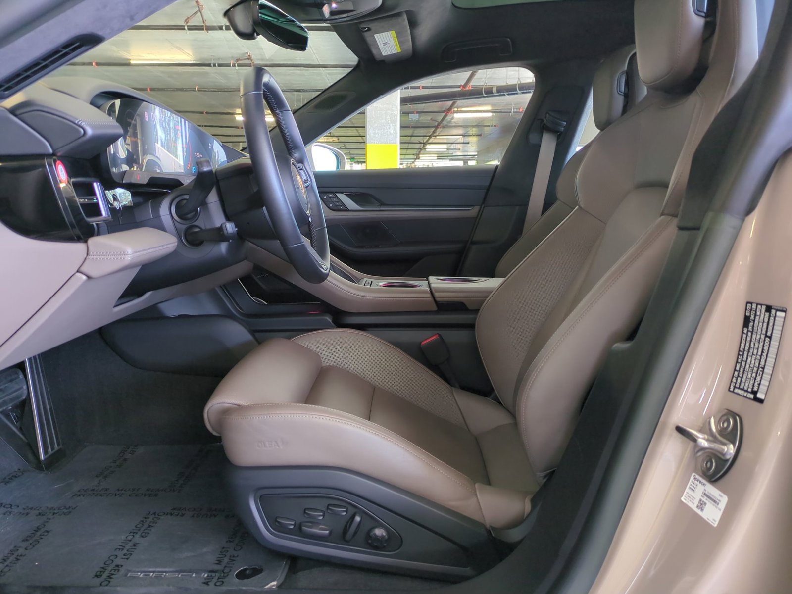 2024 Porsche Taycan Cross Turismo Turbo photo 4