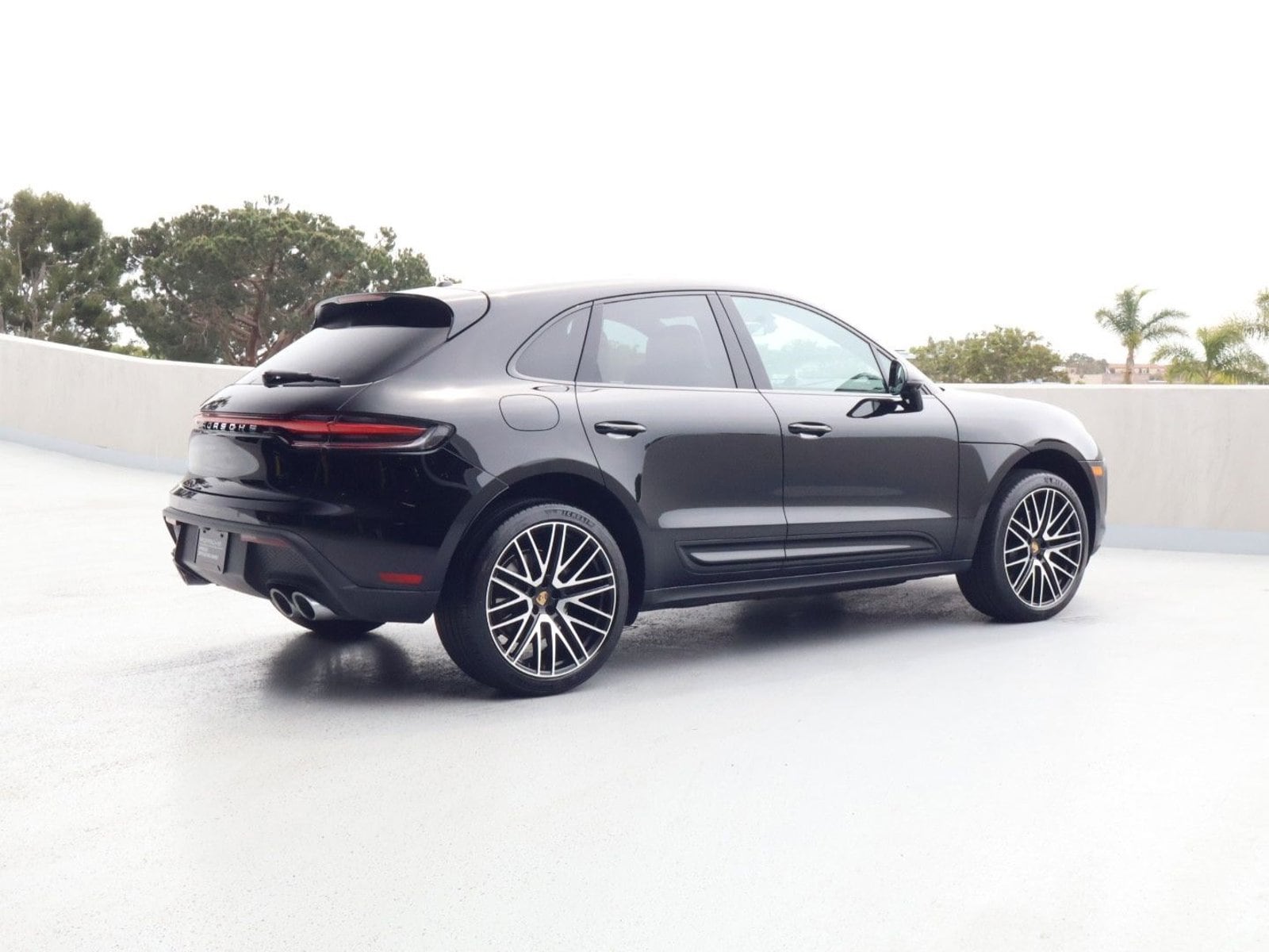 2025 Porsche Macan photo 3