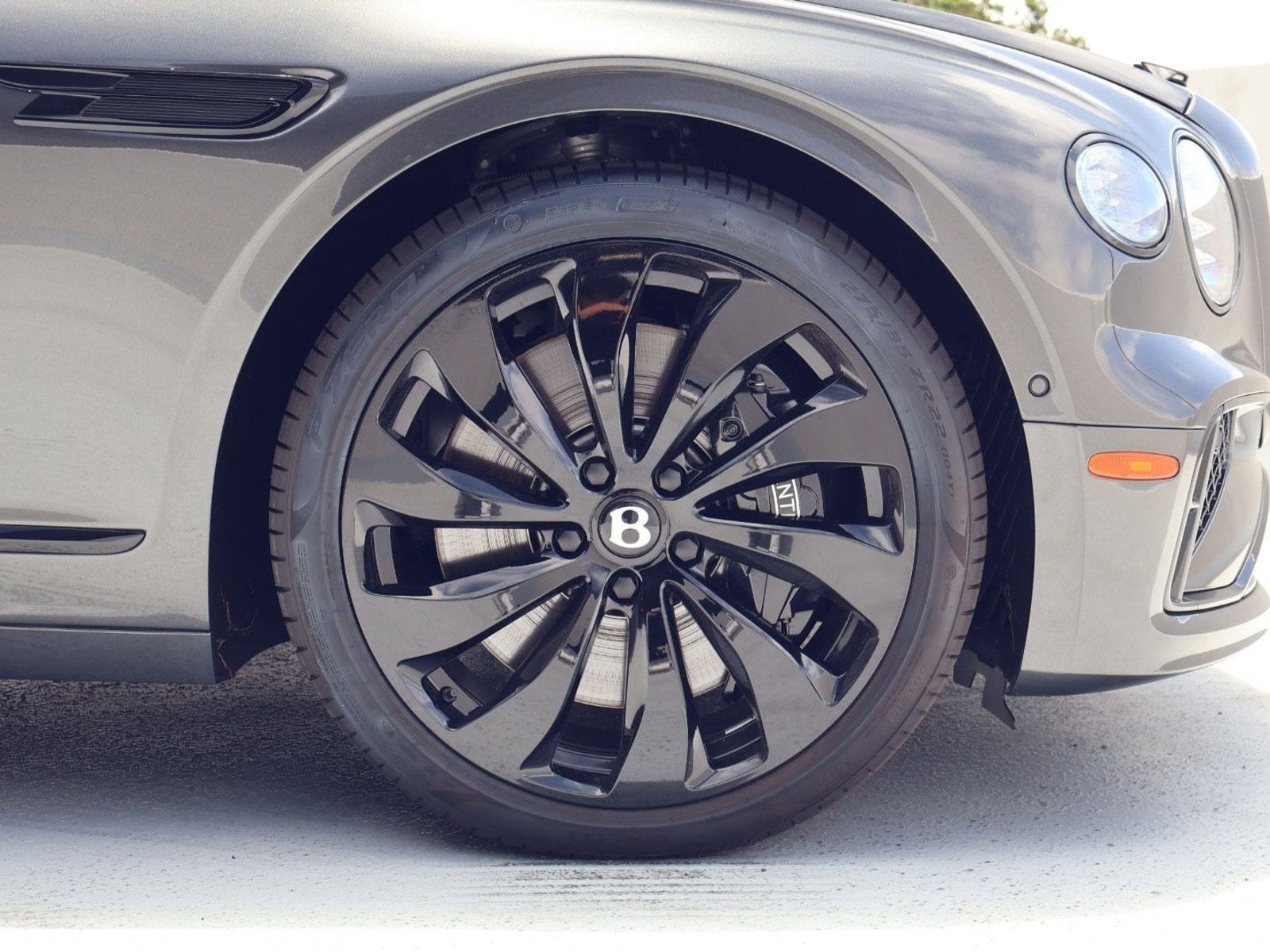2025 Bentley Flying Spur - Photo 14
