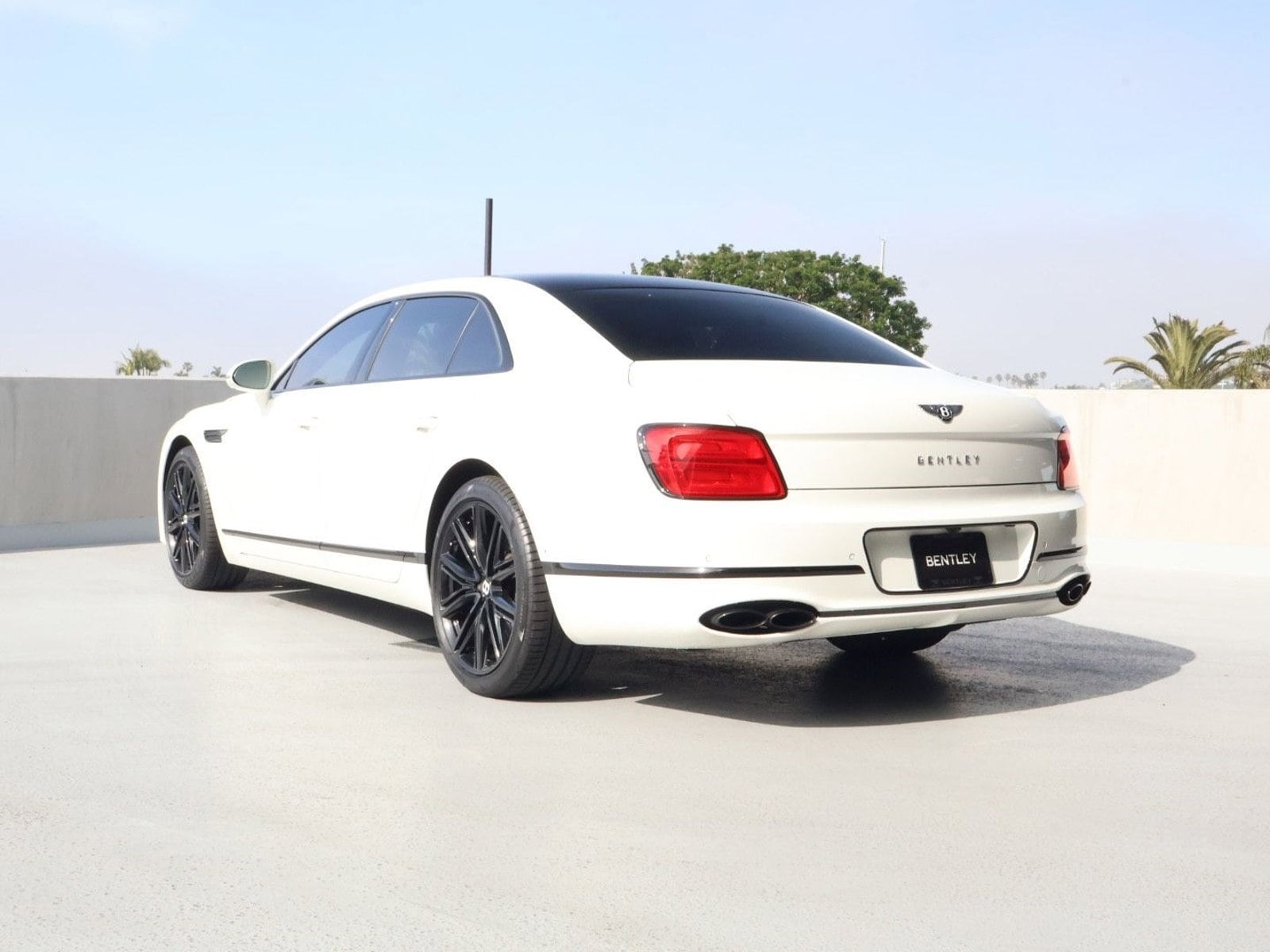 2022 Bentley Flying Spur V8 photo 3