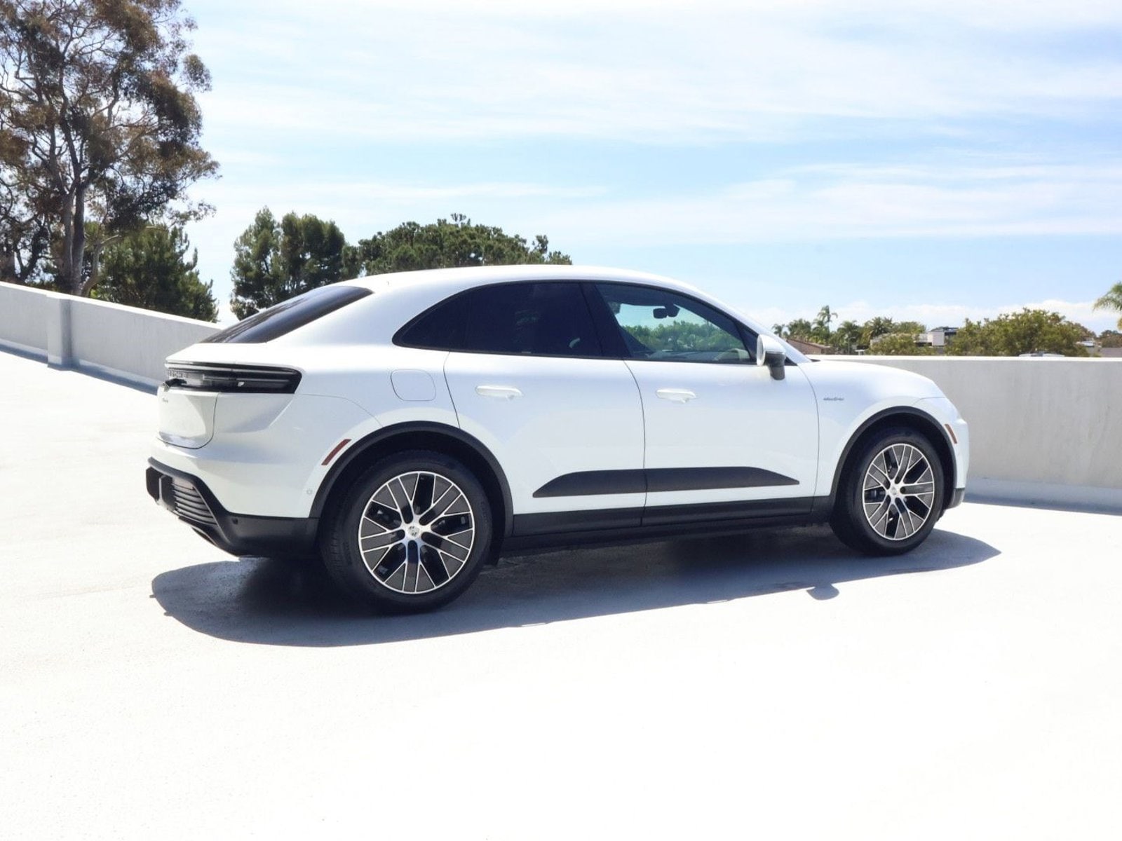 2025 Porsche Macan Electric Electric photo 3