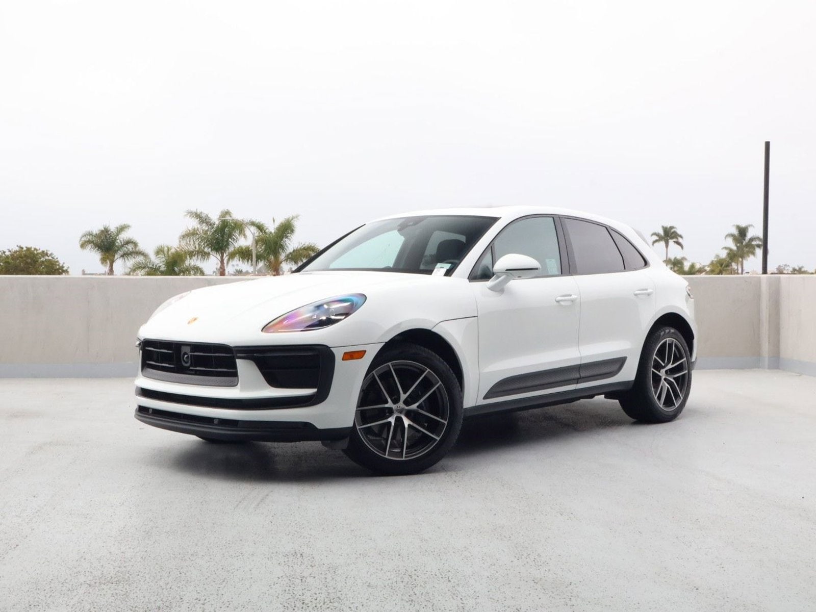 2025 Porsche Macan's photo