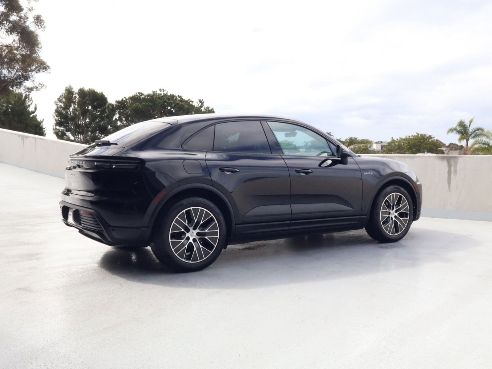 2025 Porsche Macan Electric Electric photo 3