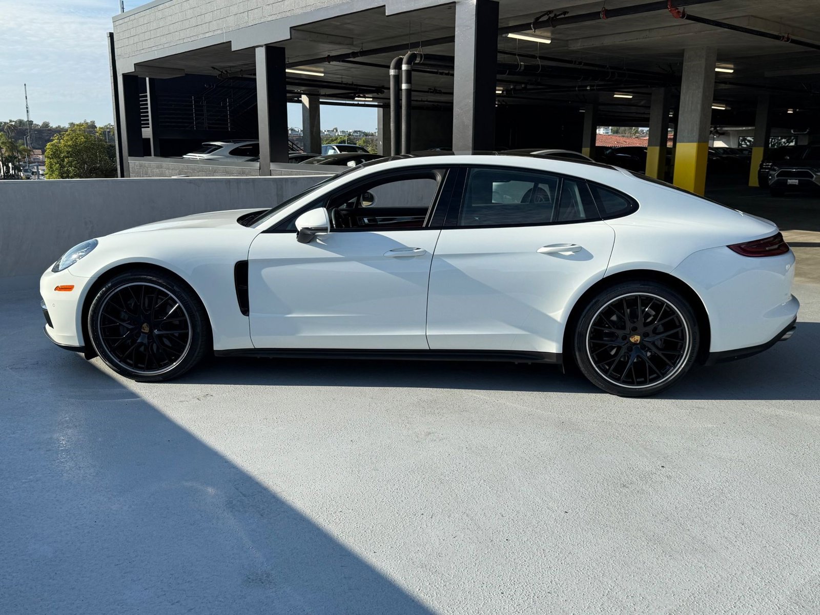 2018 Porsche Panamera 4S photo 2