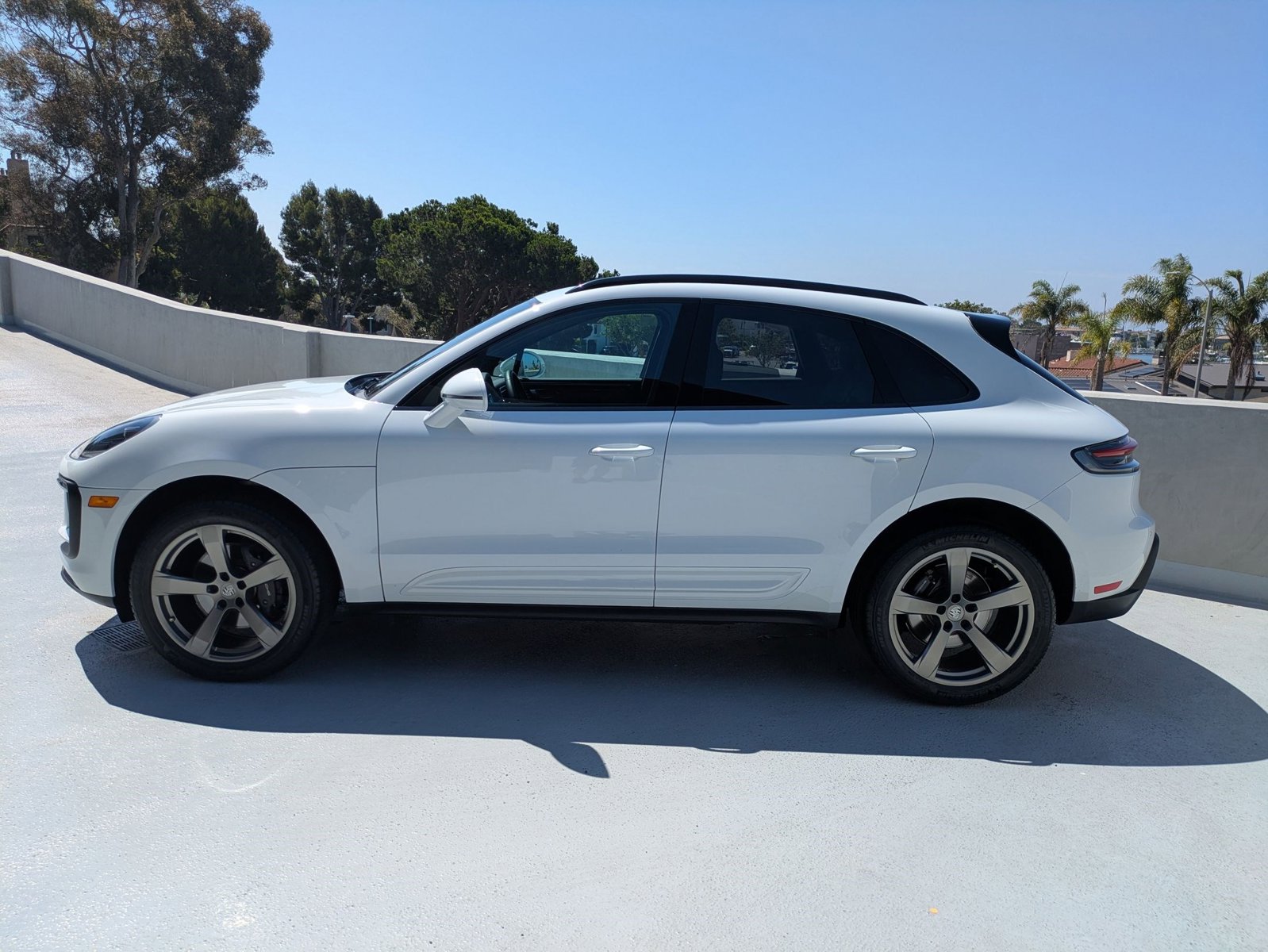 2022 Porsche Macan photo 2