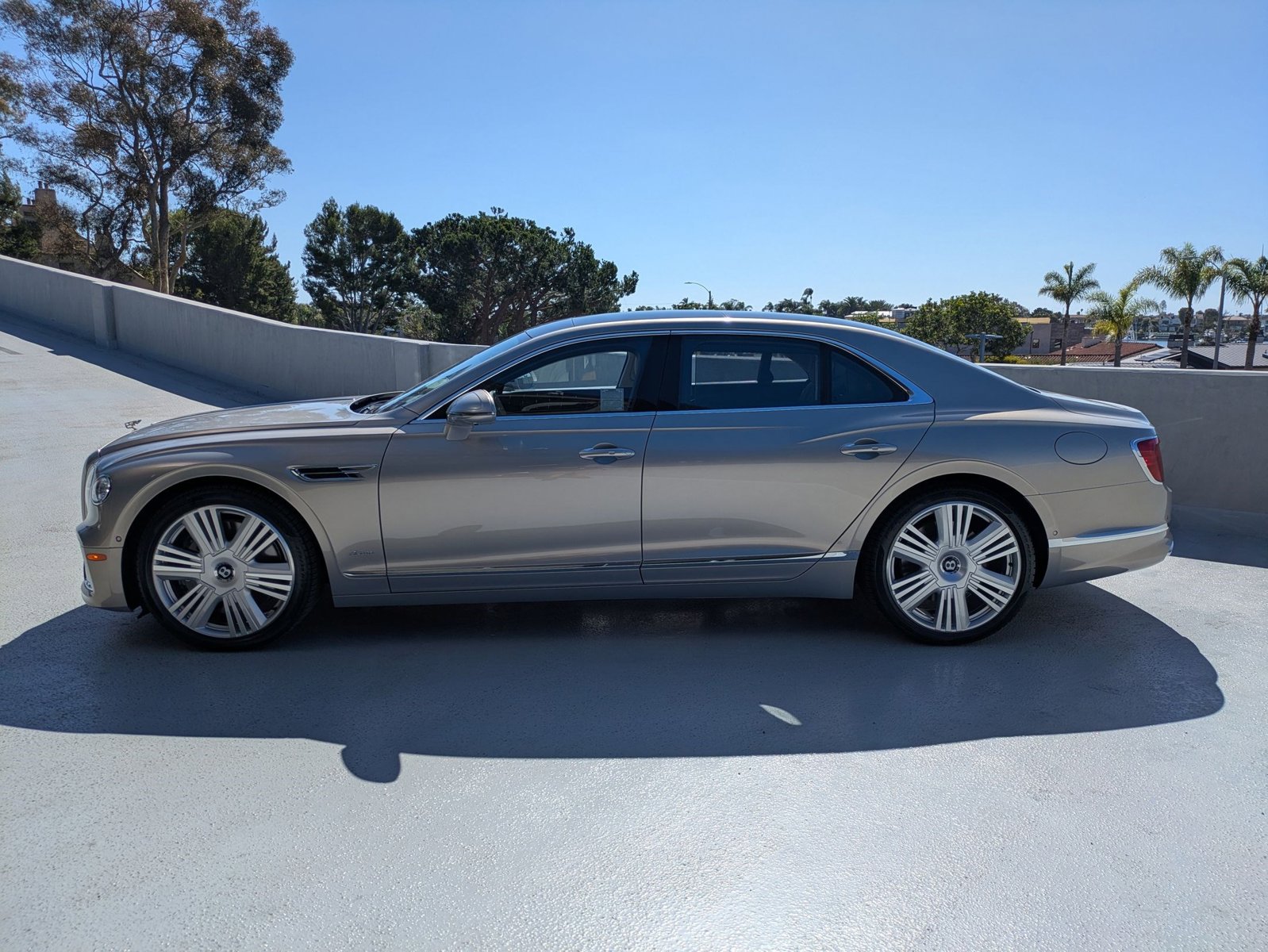 2026 Bentley Flying Spur photo 2