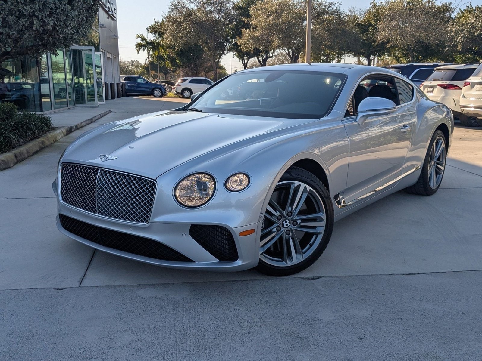 2023 Bentley Continental GT V8 Mulliner's photo