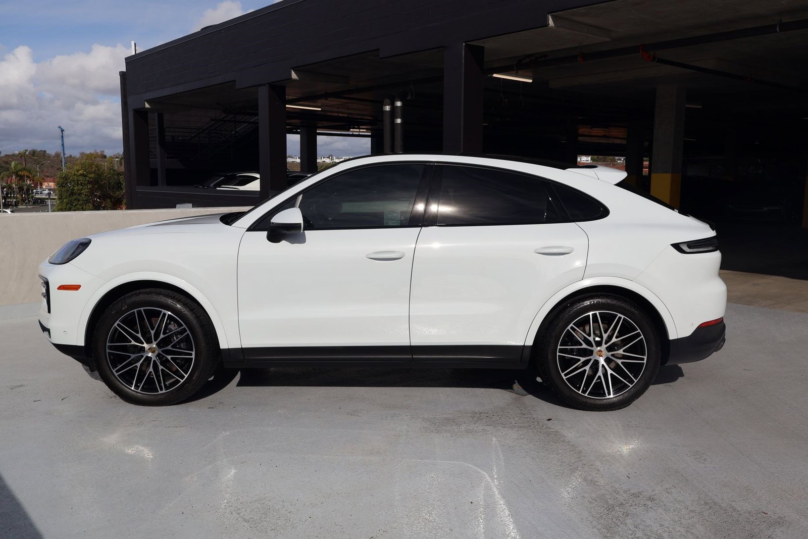 2024 Porsche Cayenne Coupe photo 2