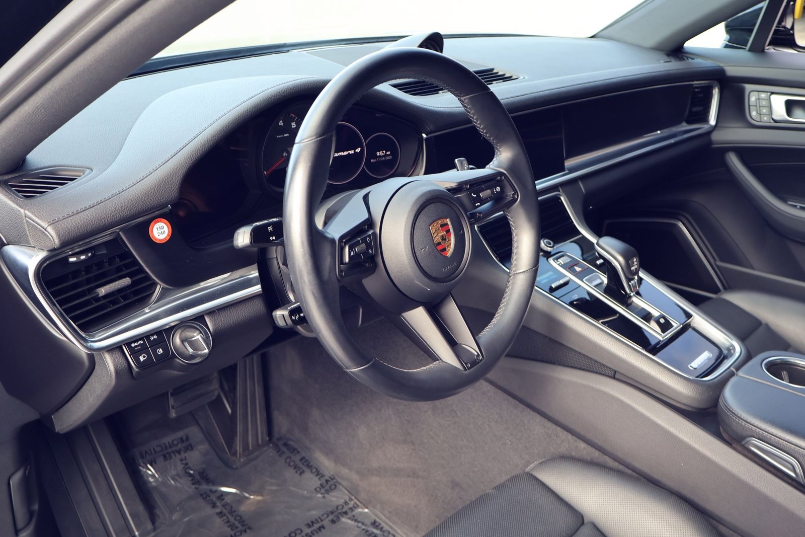 2023 Porsche Panamera Platinum photo 4