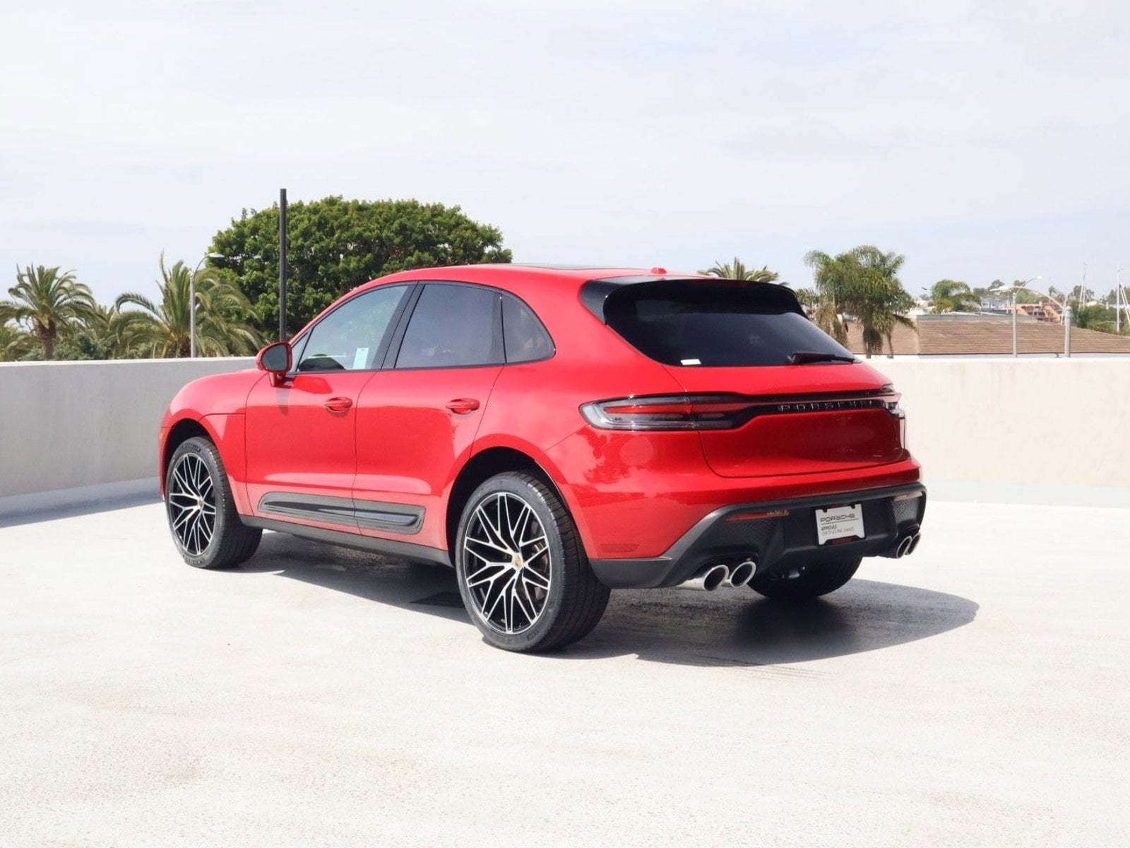 2025 Porsche Macan photo 2