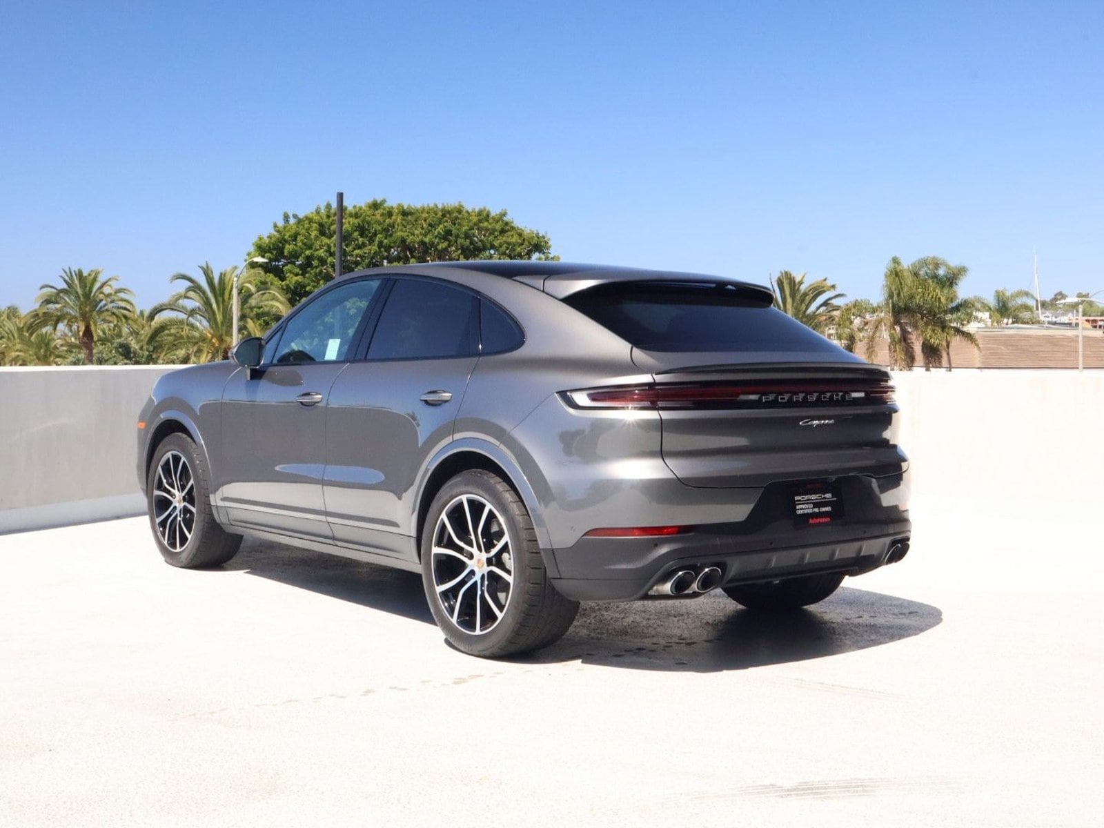 2024 Porsche Cayenne Coupe photo 2