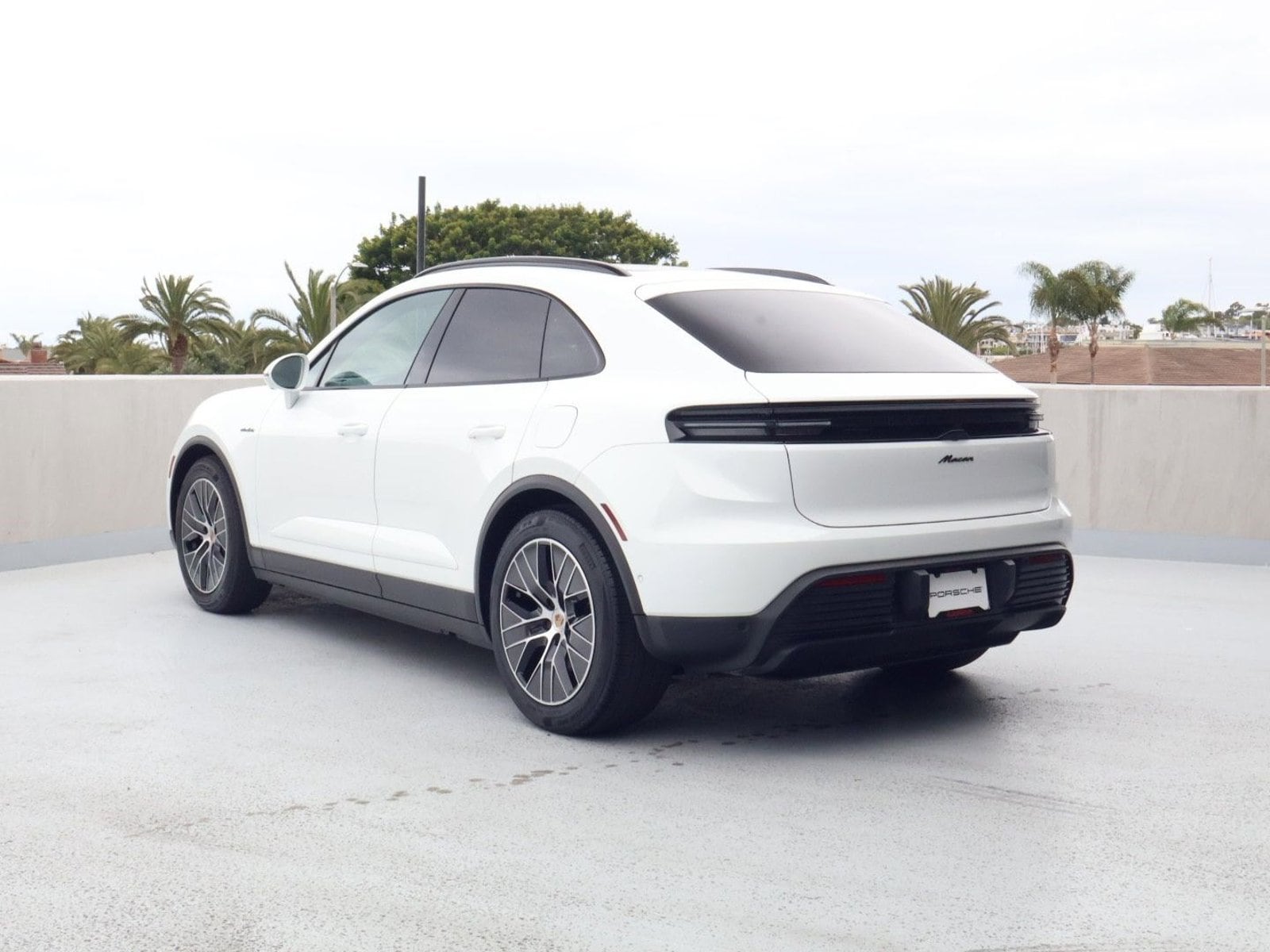 2025 Porsche Macan Electric Electric photo 2