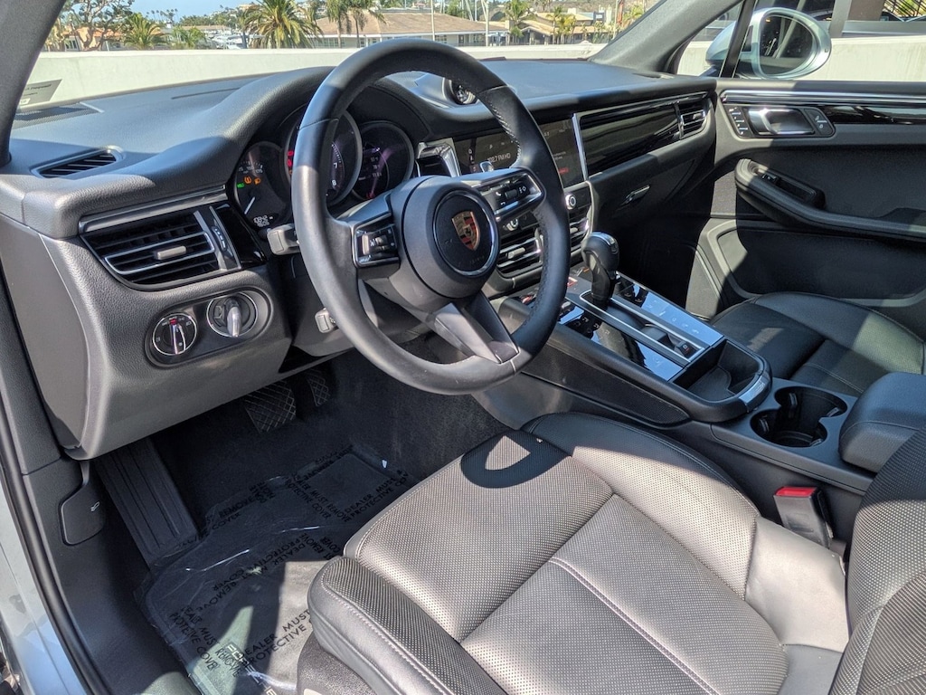 Certified 2025 Porsche Macan  SUV