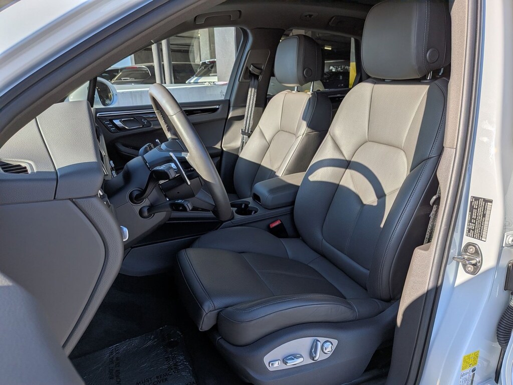 Certified 2025 Porsche Macan  SUV