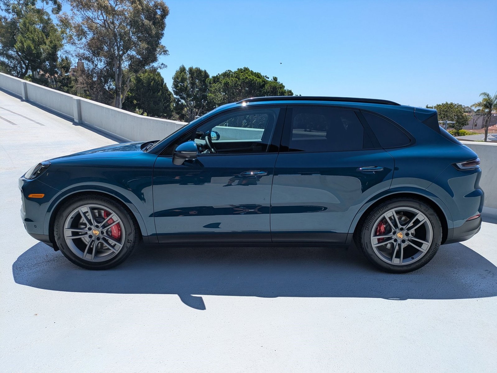 2025 Porsche Cayenne S photo 2