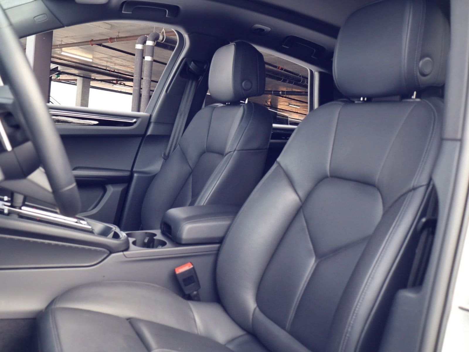 2025 Porsche Macan photo 4