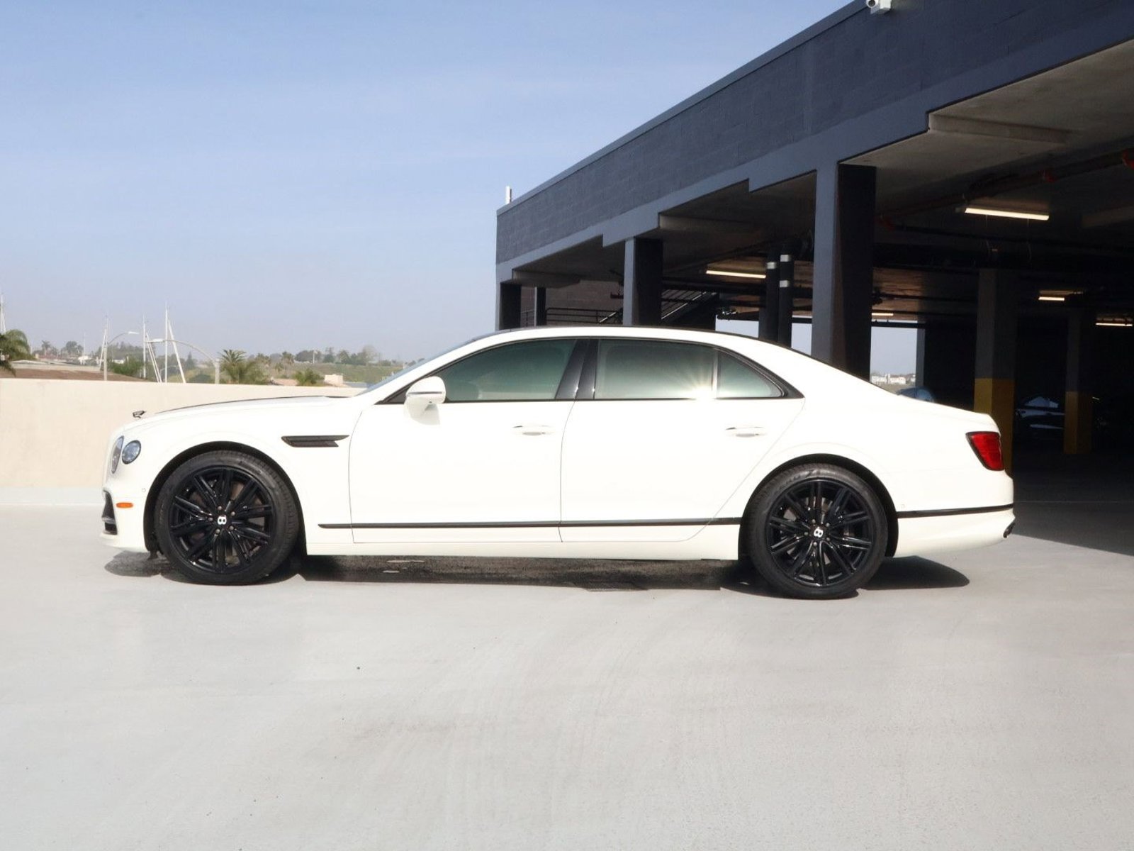 2022 Bentley Flying Spur V8 photo 6