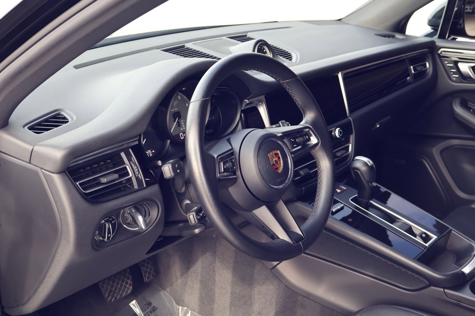 2022 Porsche Macan S photo 2