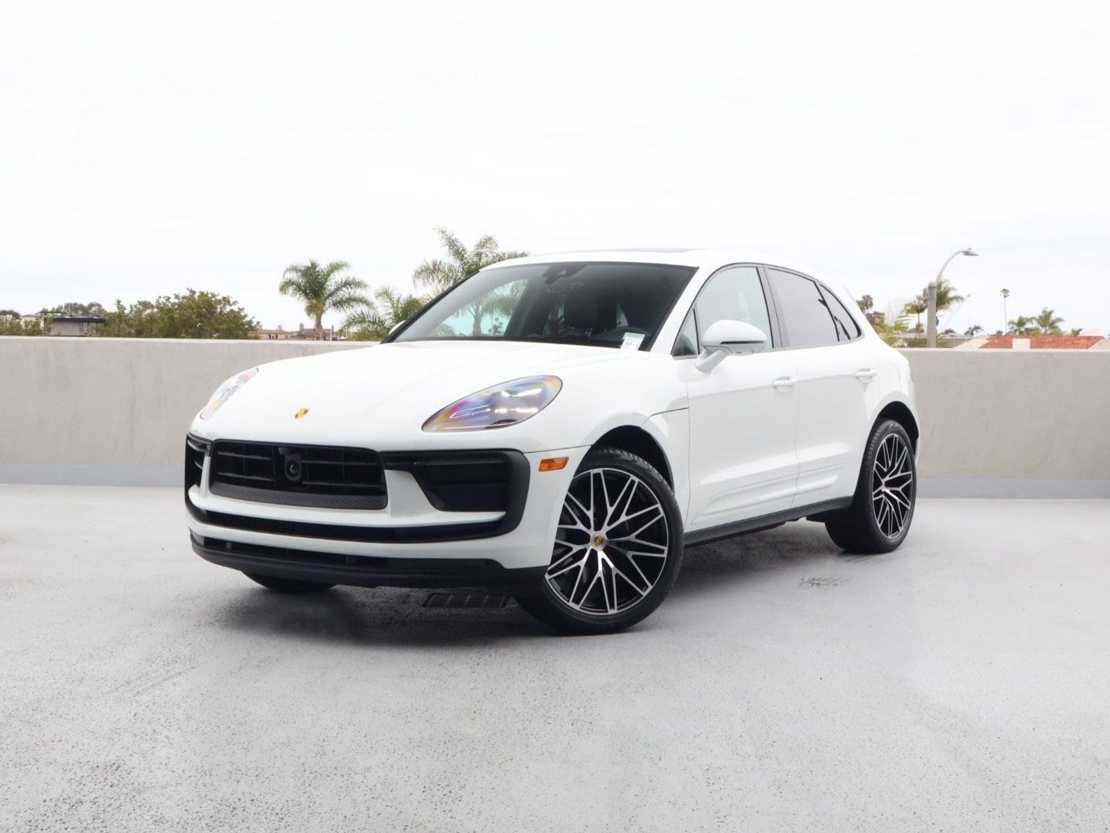 2025 Porsche Macan's photo