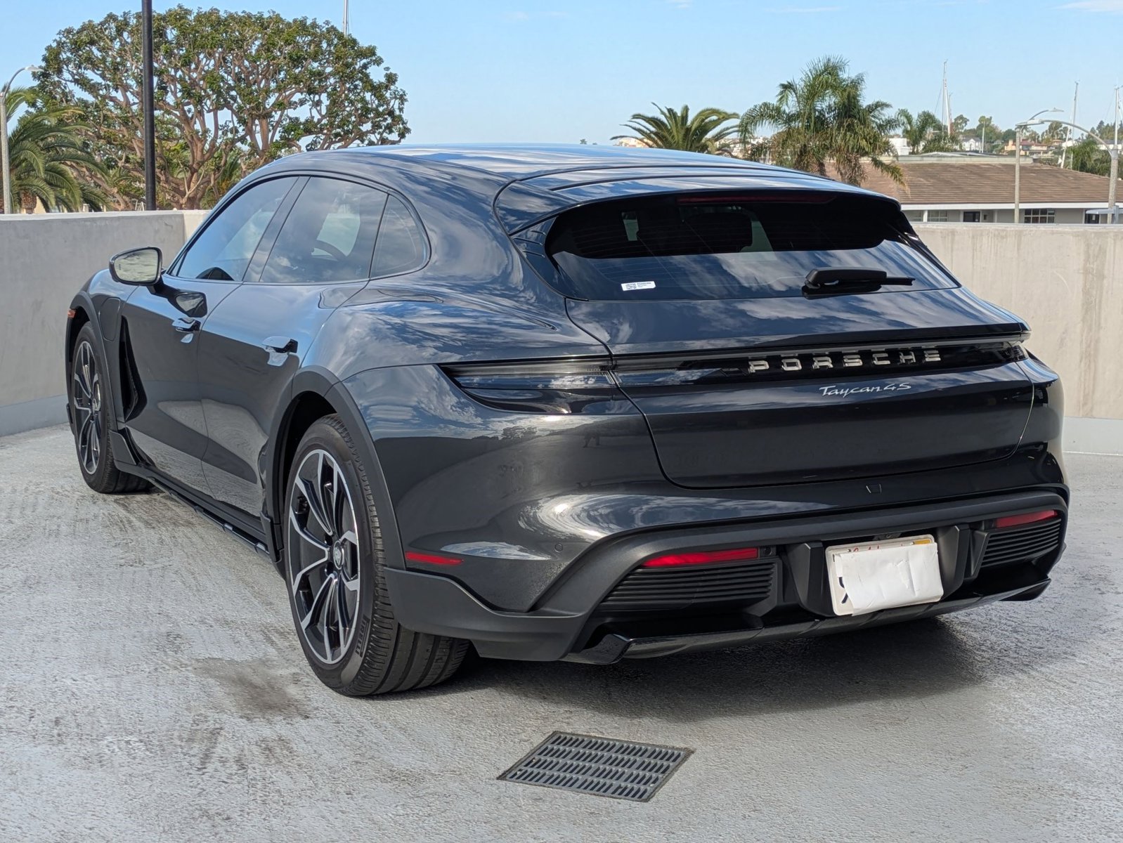 2024 Porsche Taycan Cross Turismo 4S photo 3