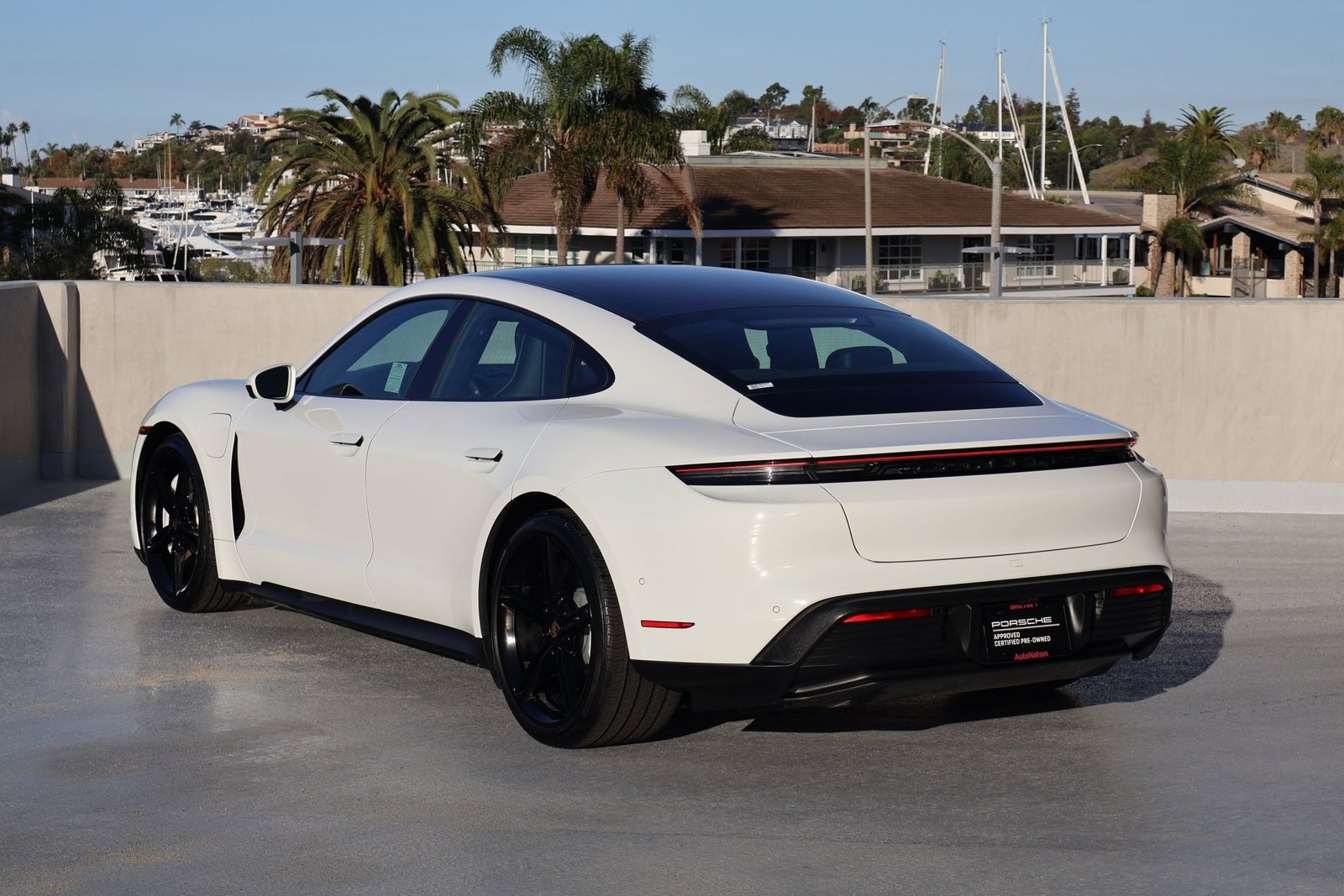 2022 Porsche Taycan photo 3