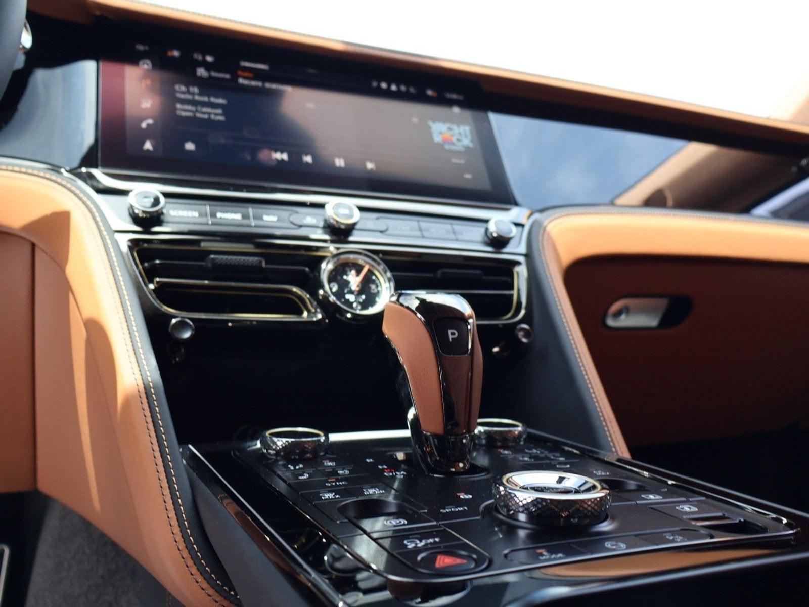 2025 Bentley Flying Spur - Photo 21