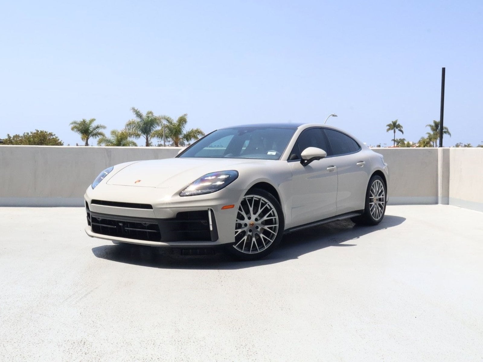 2025 Porsche Panamera 4's photo