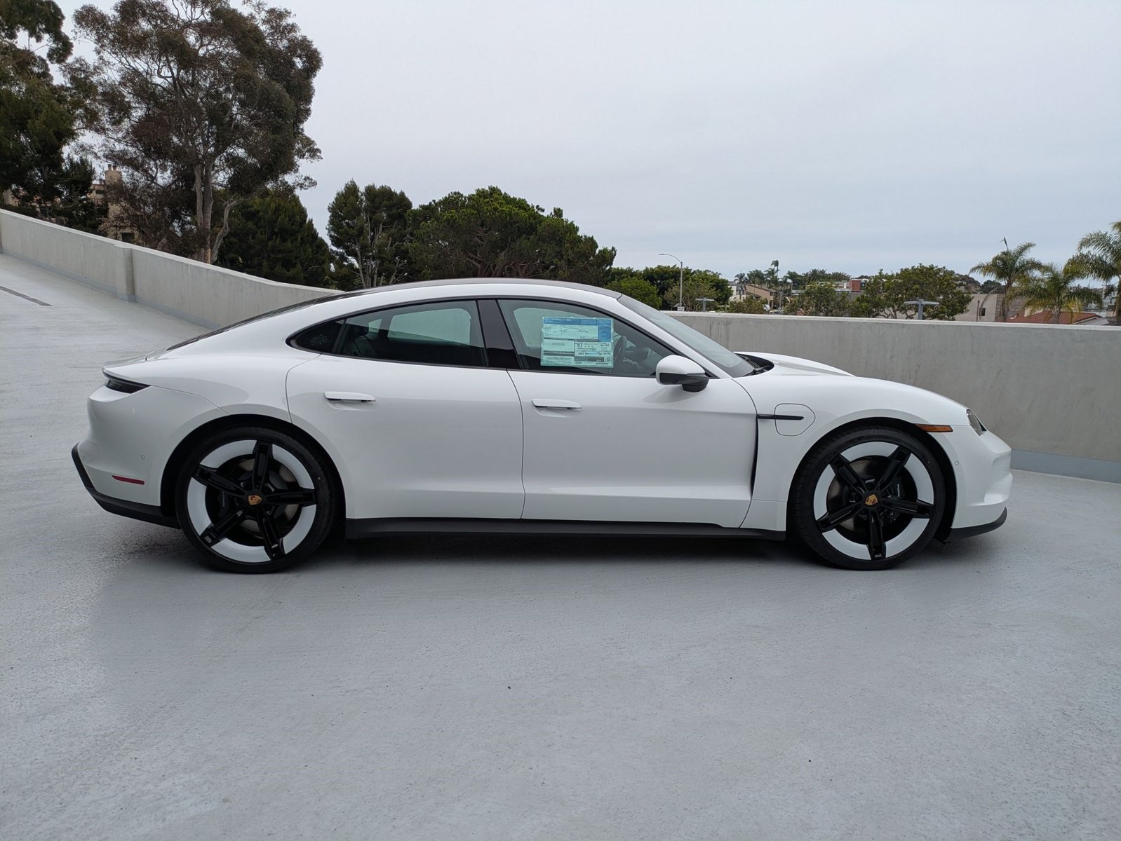 2025 Porsche Taycan Base - Photo 8