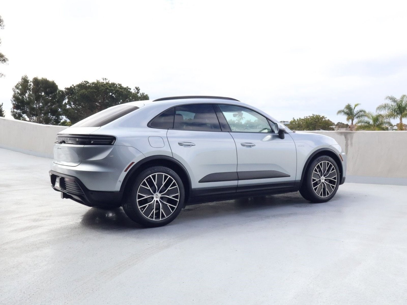 2025 Porsche Macan Electric Electric photo 3