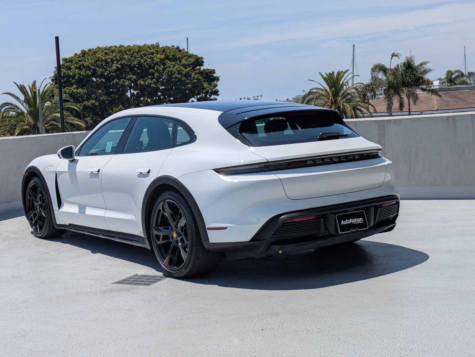 2024 Porsche Taycan Cross Turismo 4 photo 3