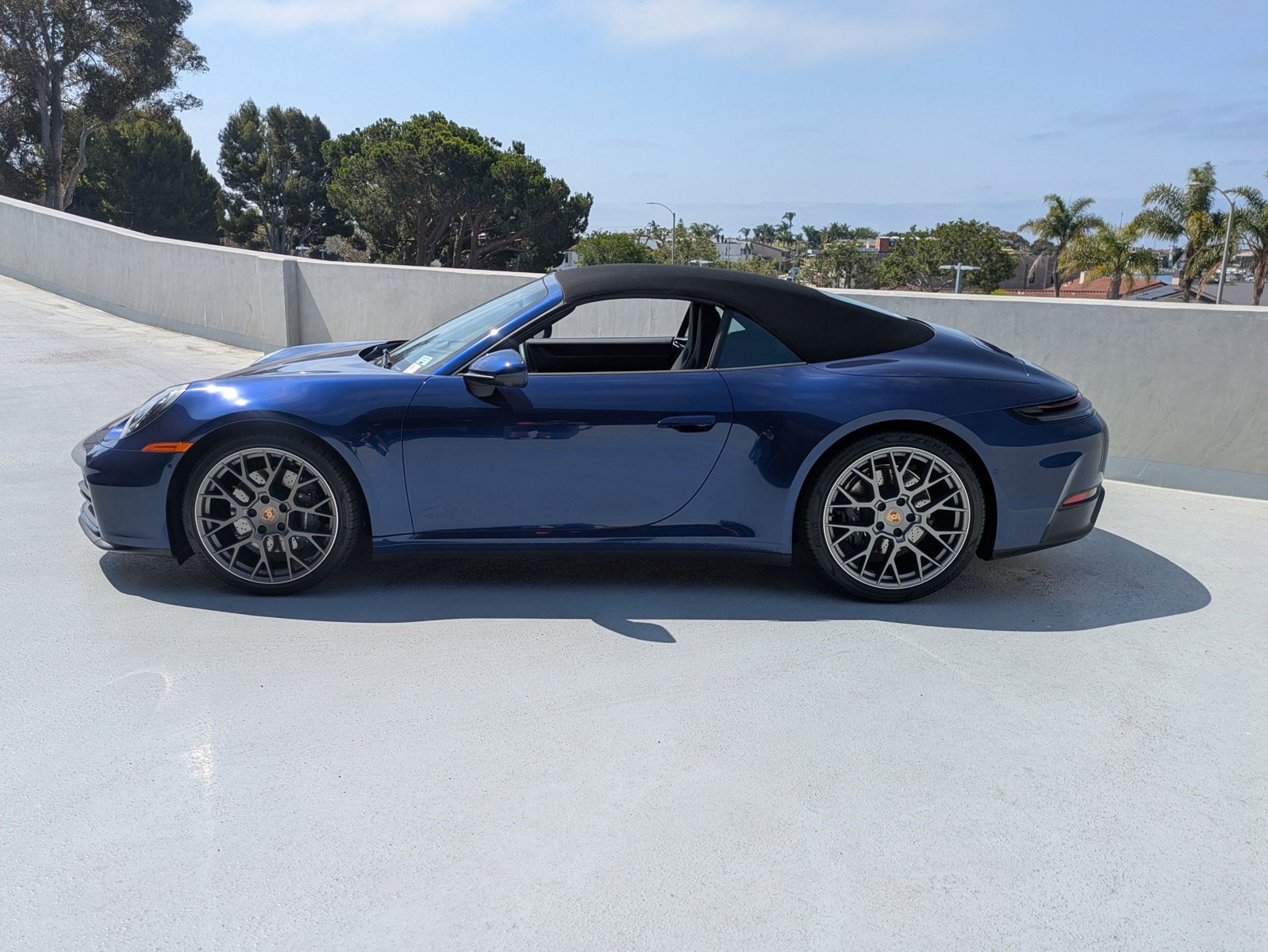 2025 Porsche 911 photo 2