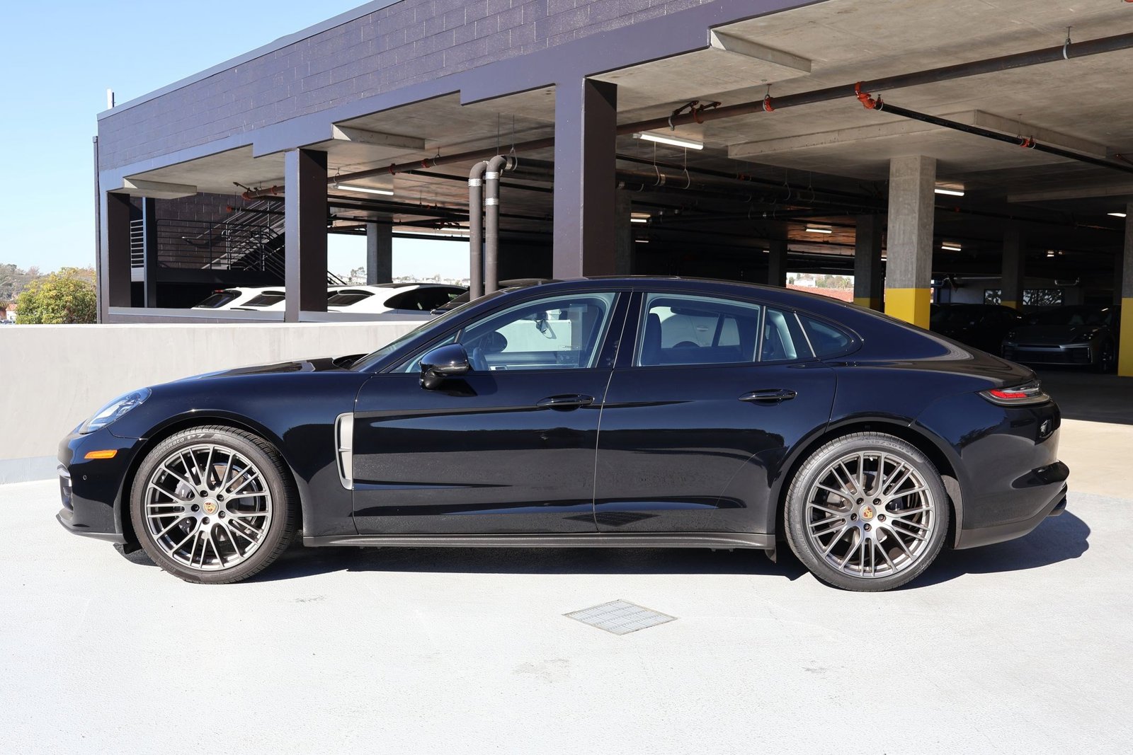 2023 Porsche Panamera Platinum photo 2