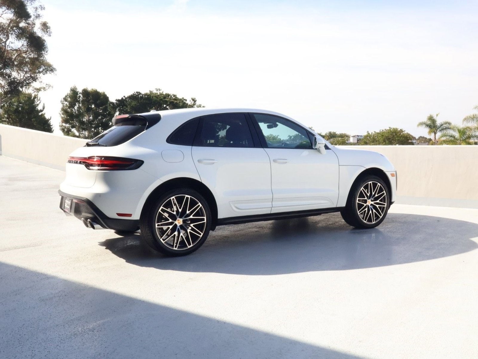 2025 Porsche Macan photo 3