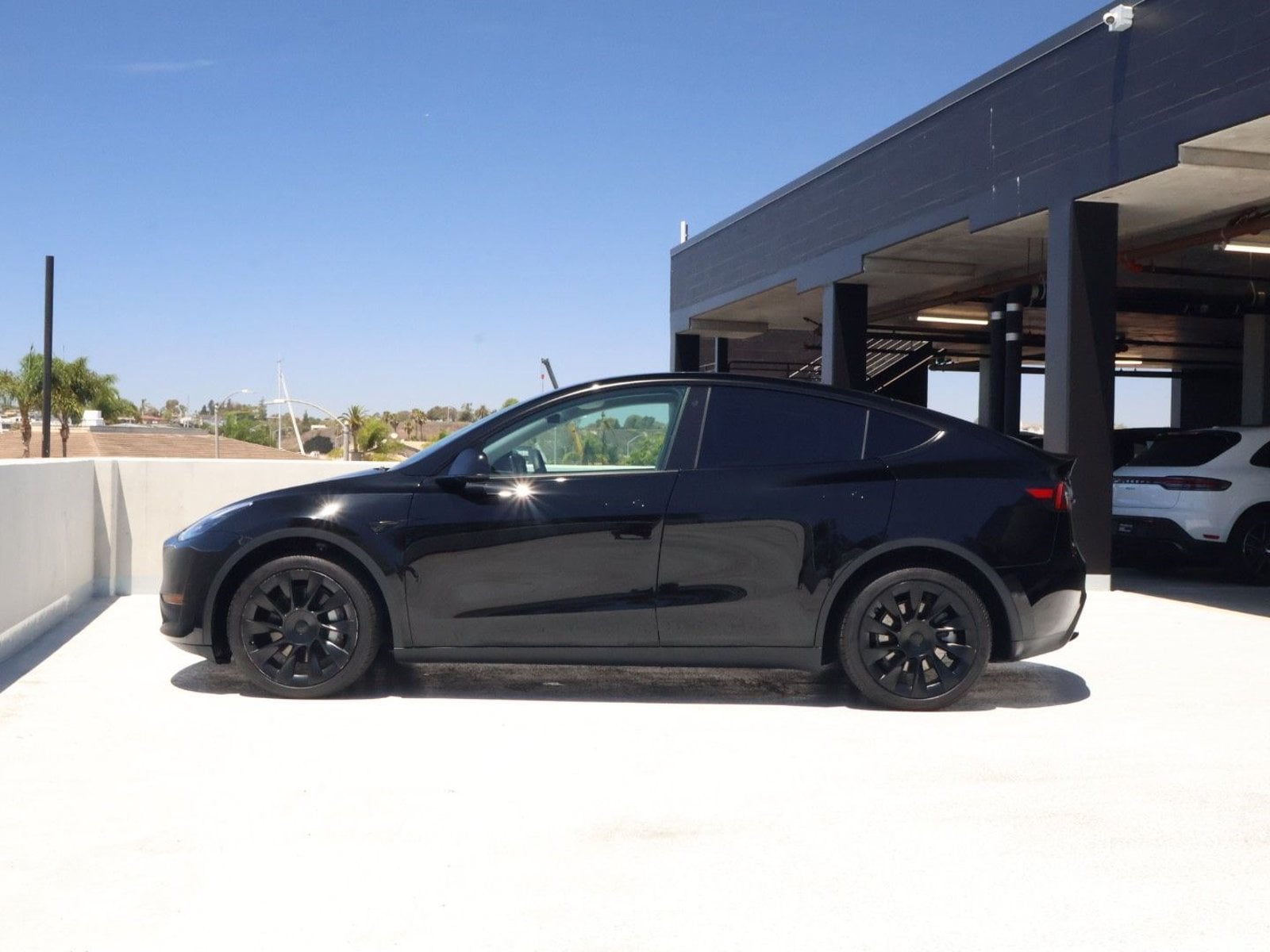 Used 2021 Tesla Model Y Long Range with VIN 5YJYGDEE6MF270304 for sale in Newport Beach, CA