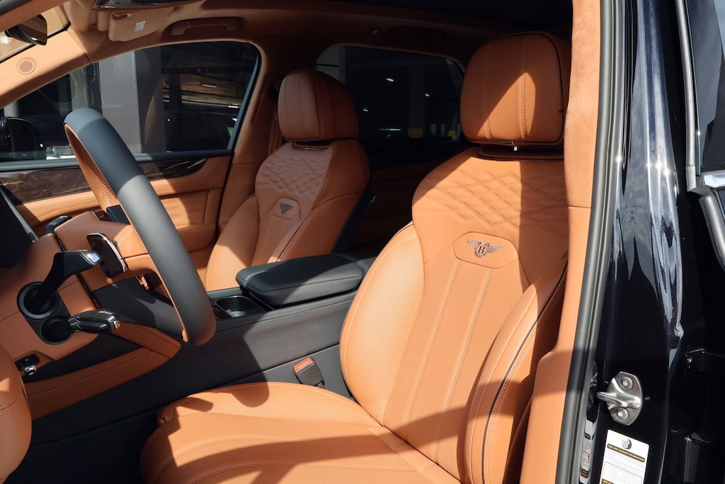 New 2025 Bentley Bentayga V8 SUV