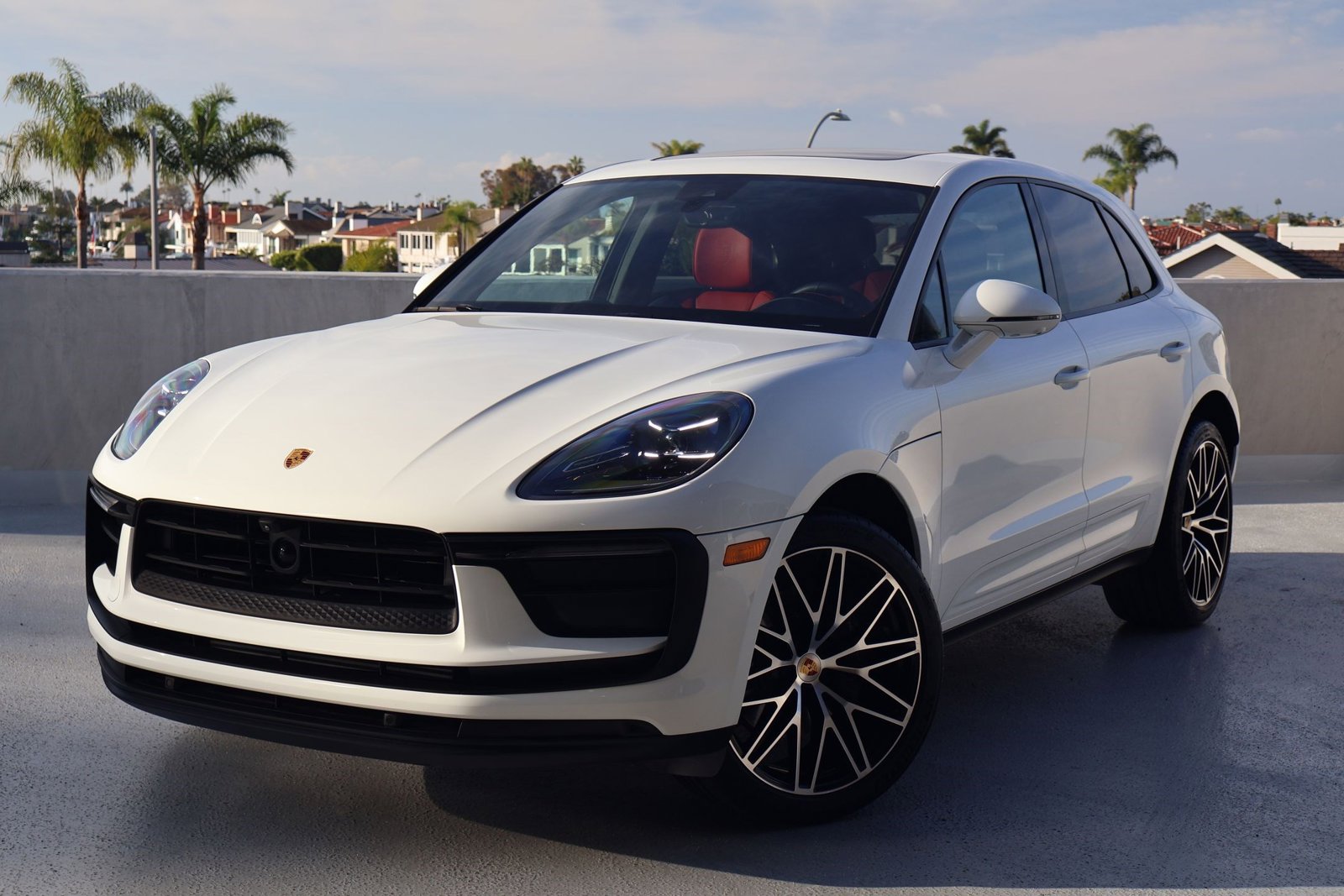 2025 Porsche Macan's photo