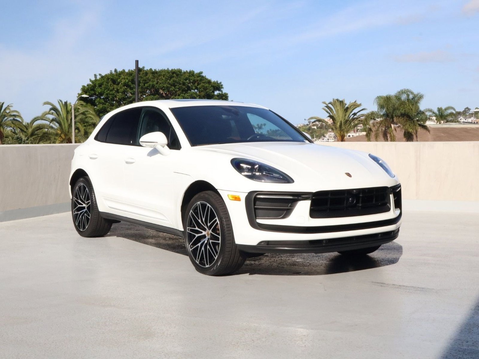 2025 Porsche Macan photo 6