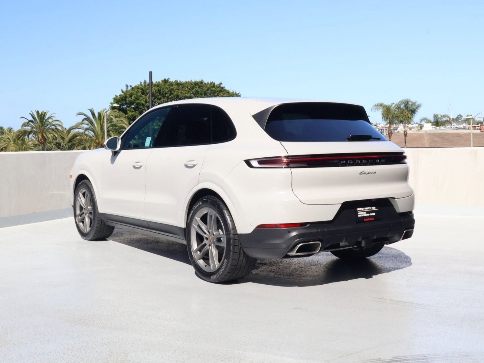 2025 Porsche Cayenne photo 2