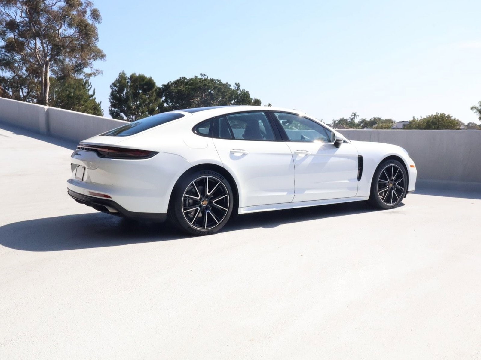 2022 Porsche Panamera 4 photo 3