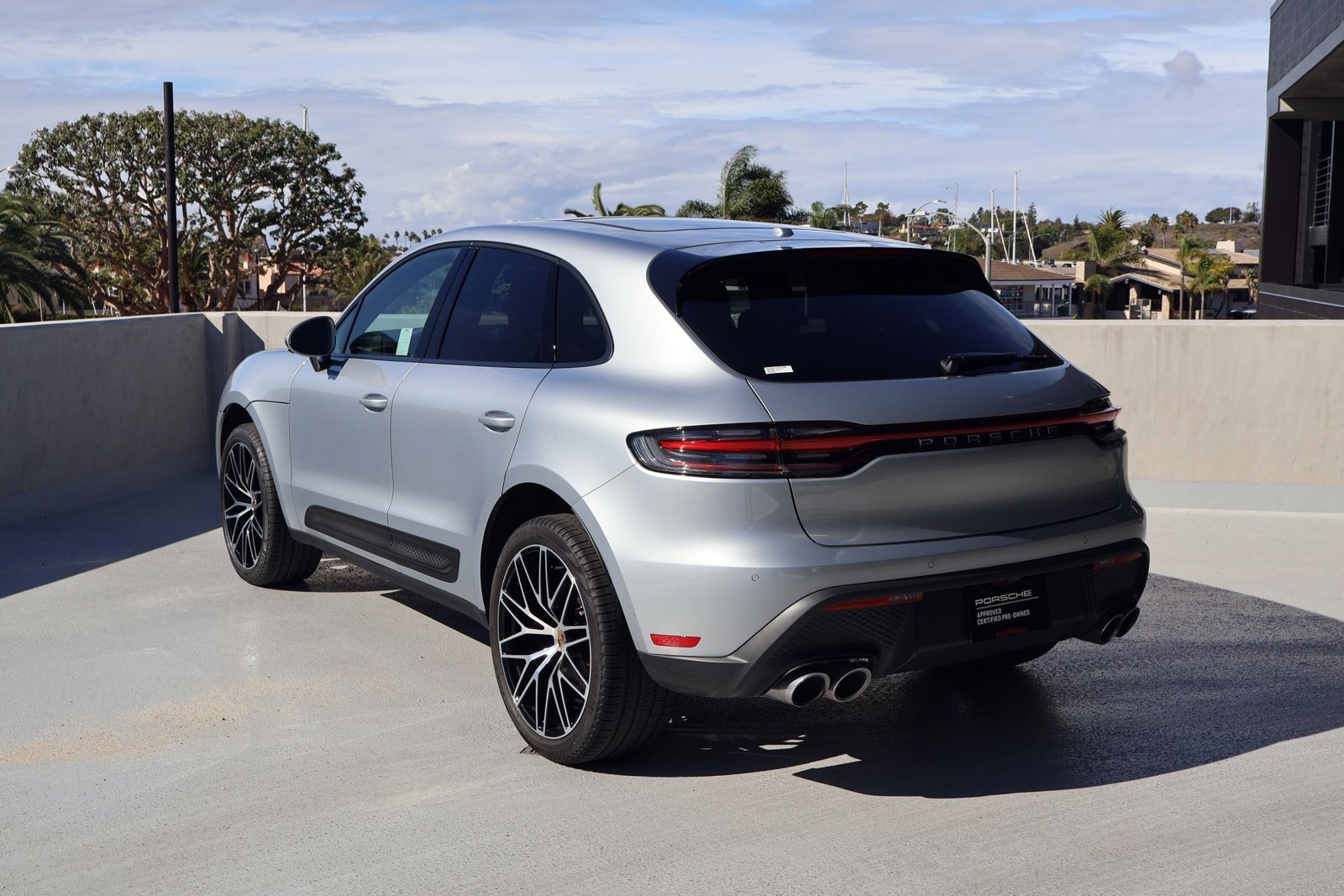 2025 Porsche Macan photo 3
