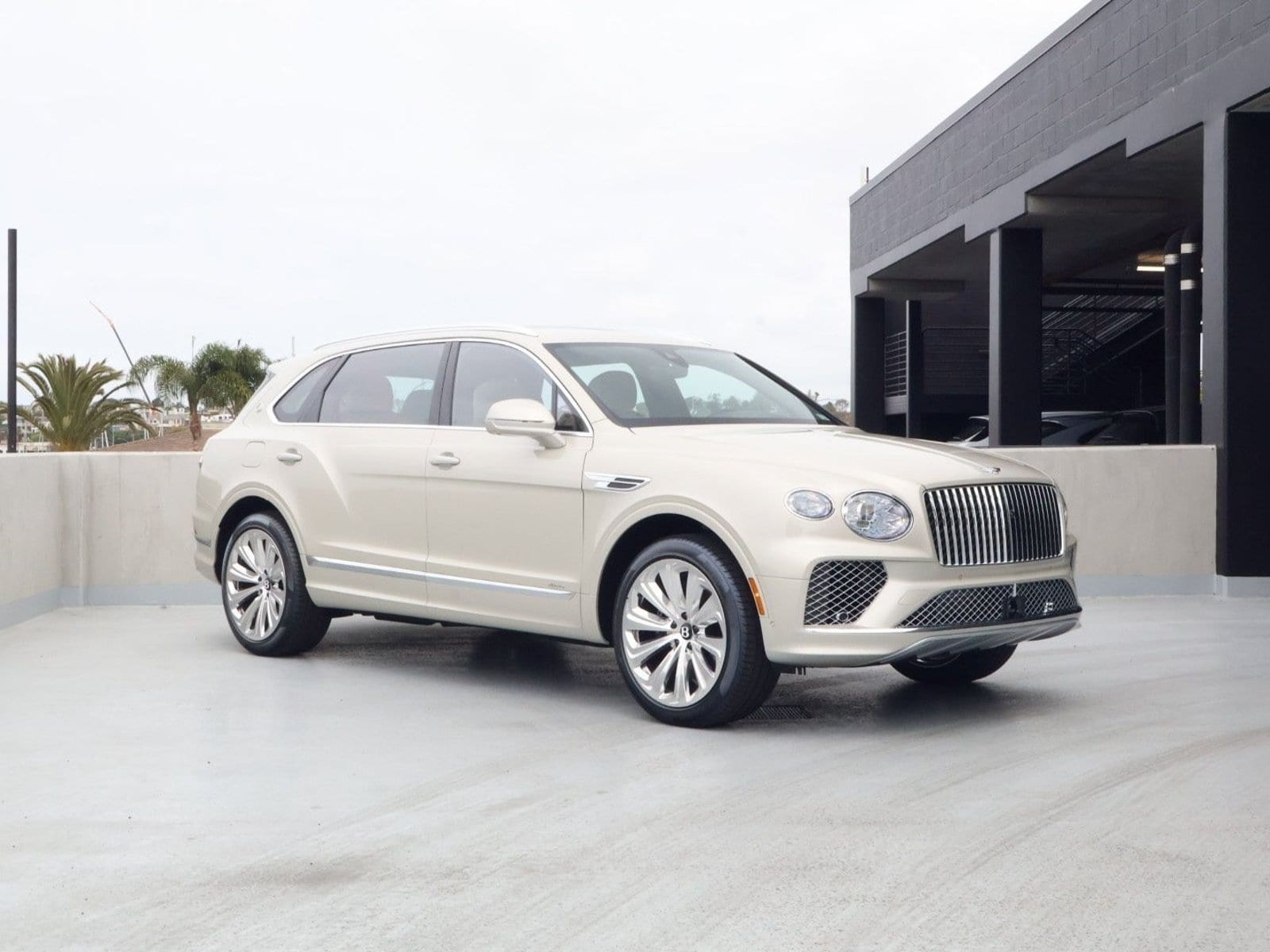 2026 Bentley Bentayga EWB Azure's photo