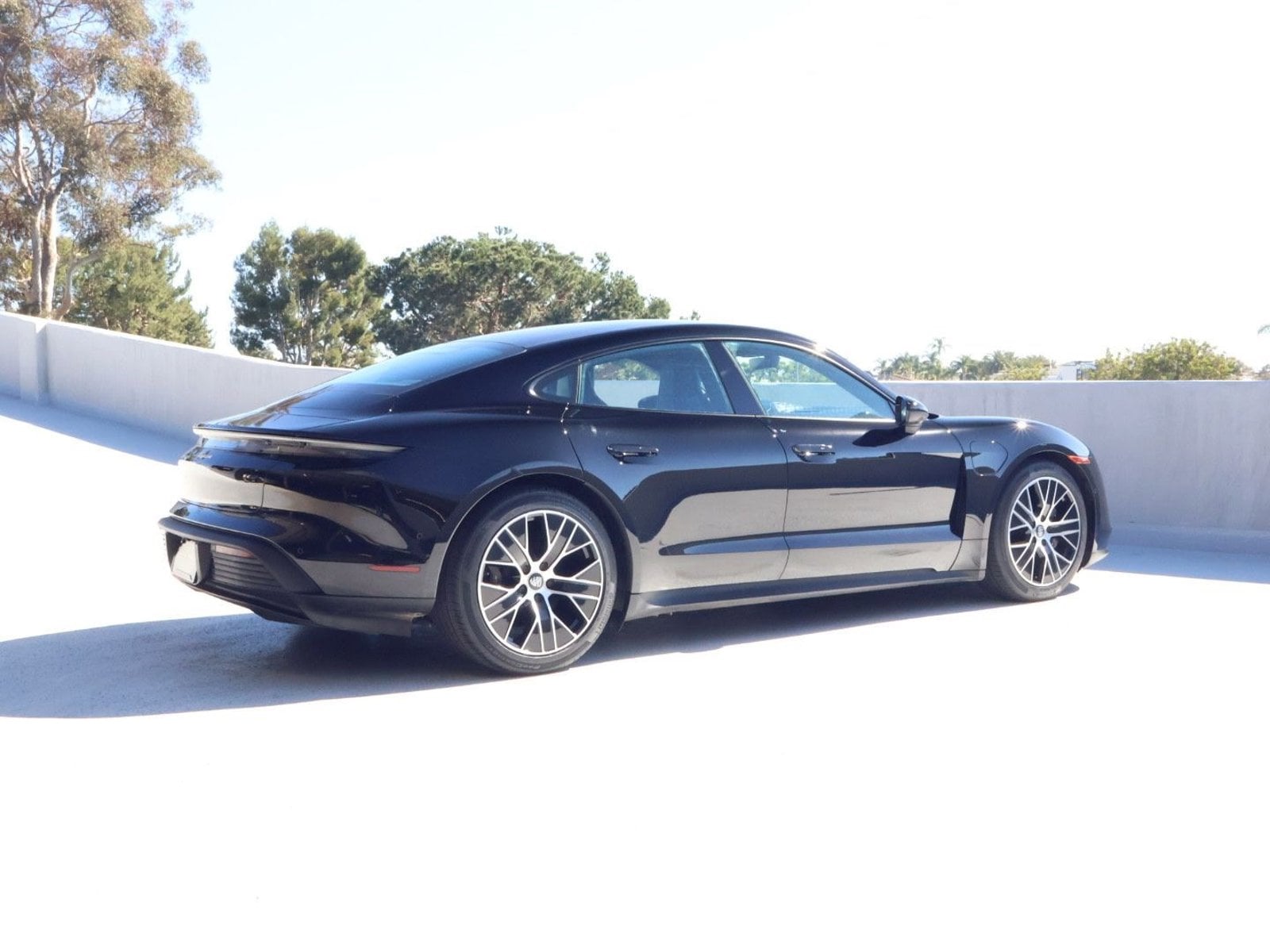 2024 Porsche Taycan photo 3