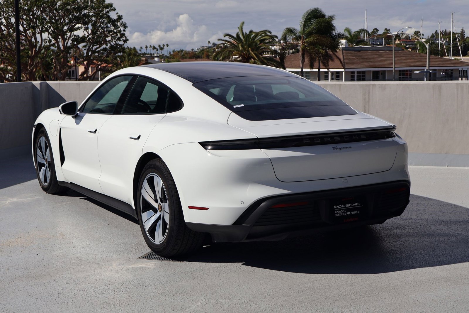 2022 Porsche Taycan photo 3