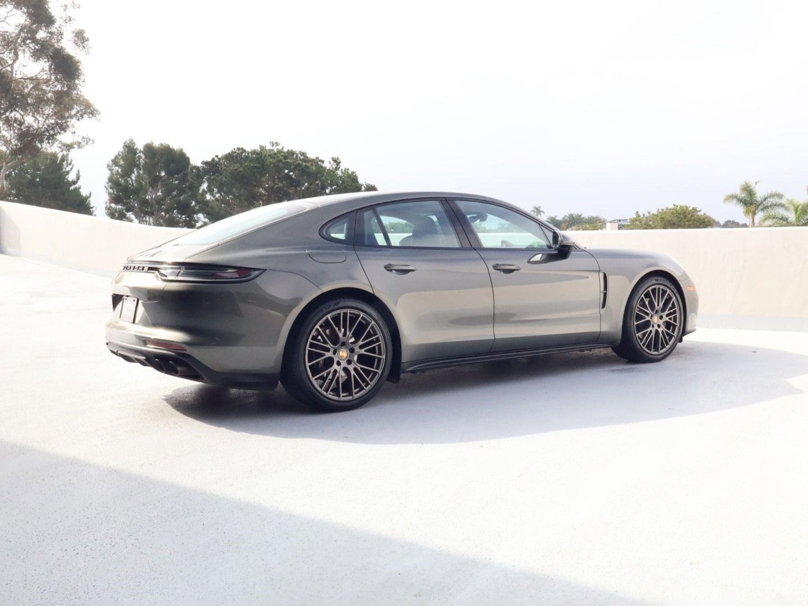 2023 Porsche Panamera Platinum Edition photo 3