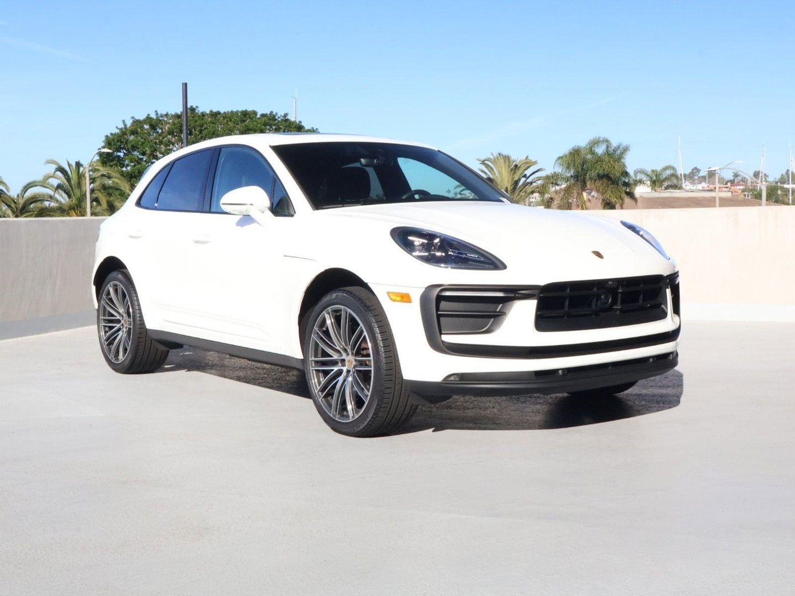 2025 Porsche Macan photo 6