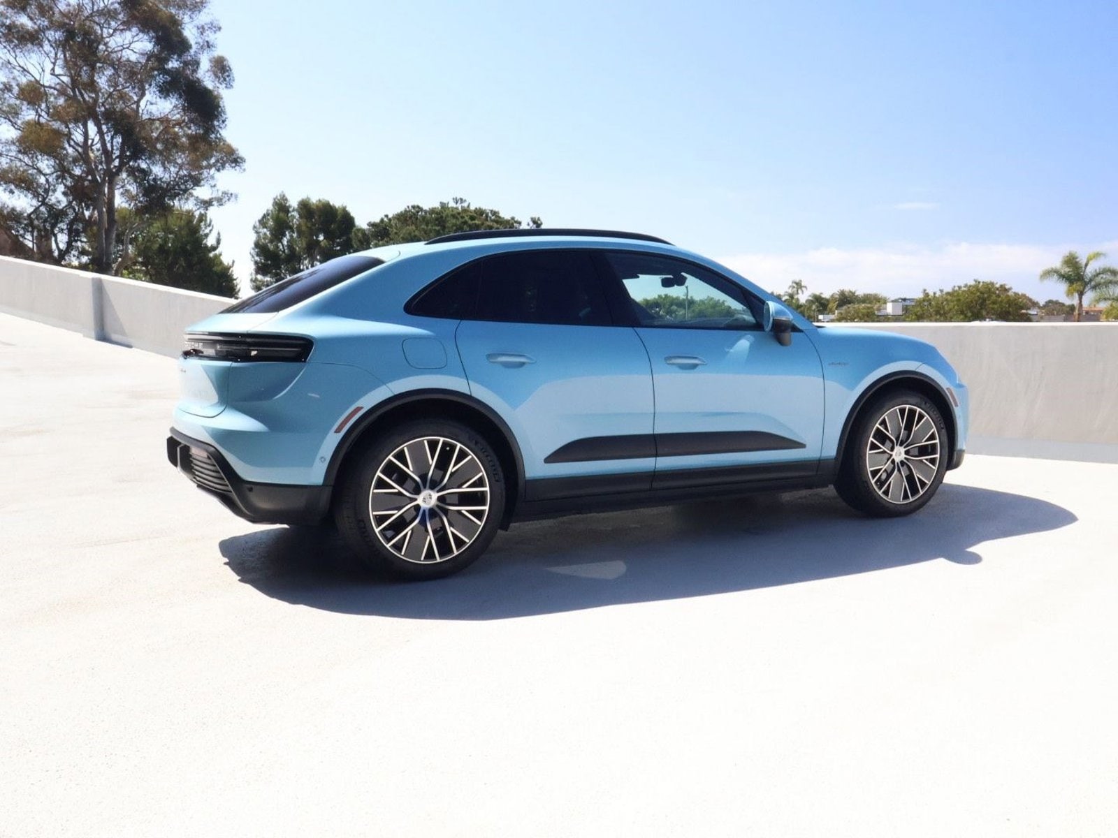 2025 Porsche Macan Electric Electric photo 3