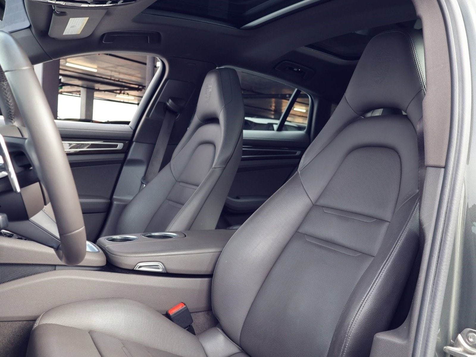 2023 Porsche Panamera Platinum Edition photo 4